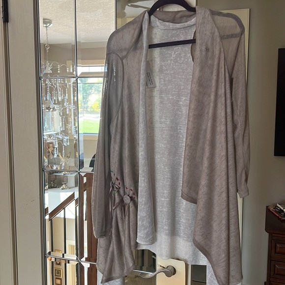 NWT taupe shrug - Picture 3 of 3